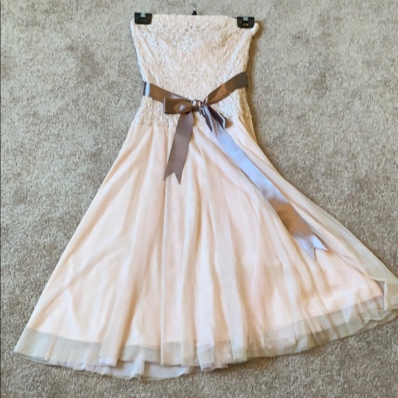 Pink lace dress - Picture 2 of 7